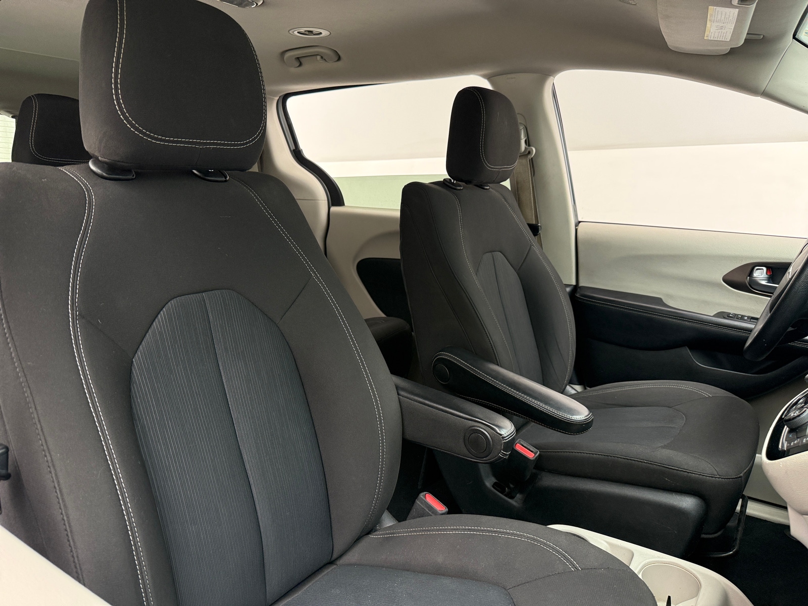 Thumbnail: 2021 Chrysler Voyager - 2