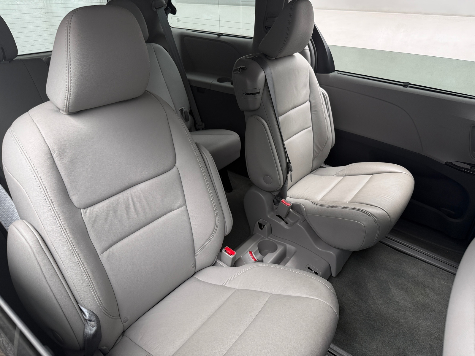 Thumbnail: 2018 Toyota Sienna - 5