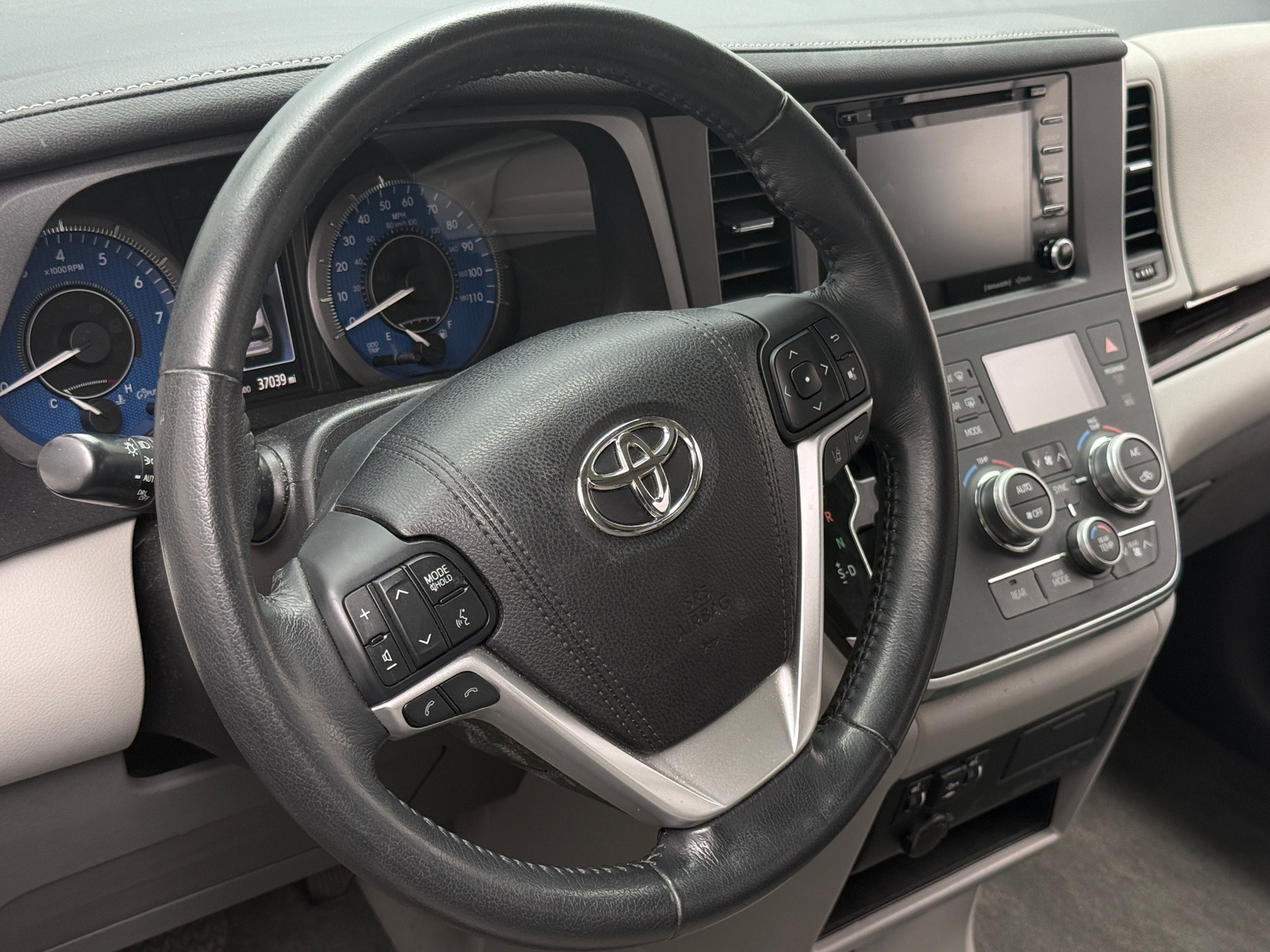 Thumbnail: 2018 Toyota Sienna - 4
