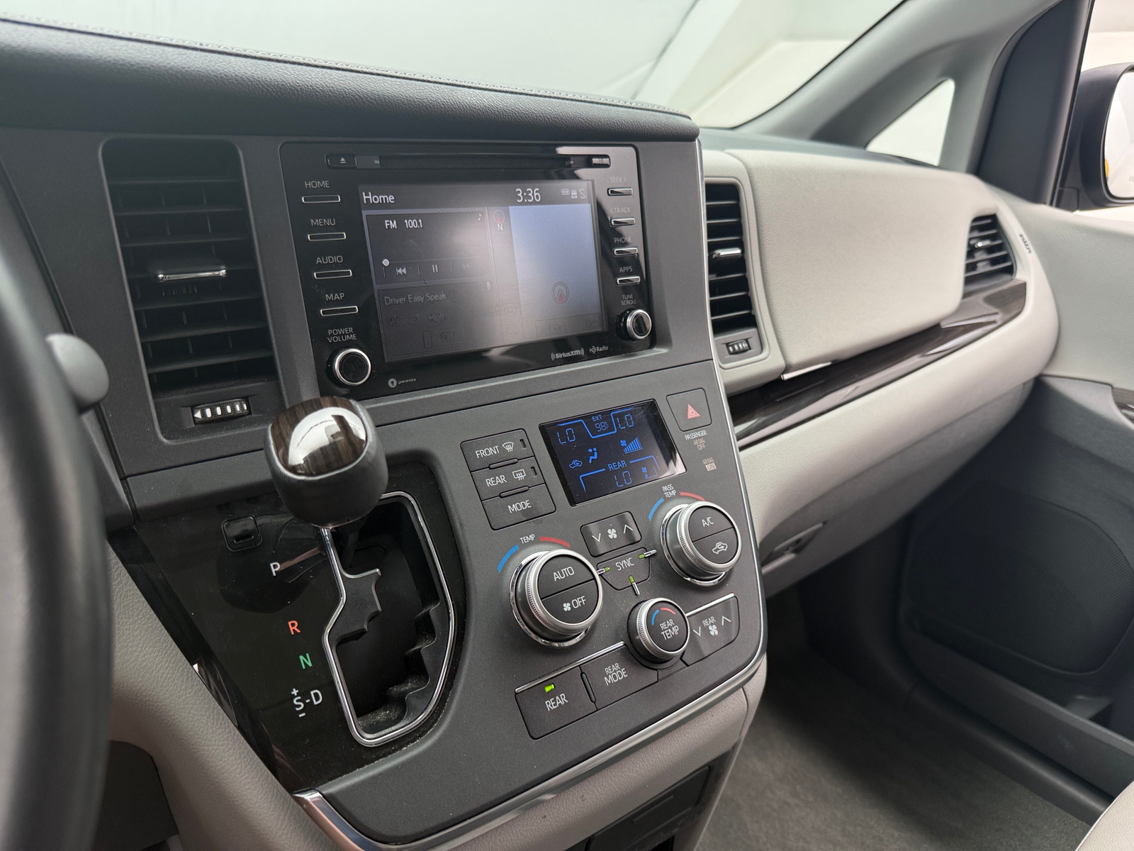 Thumbnail: 2018 Toyota Sienna - 3