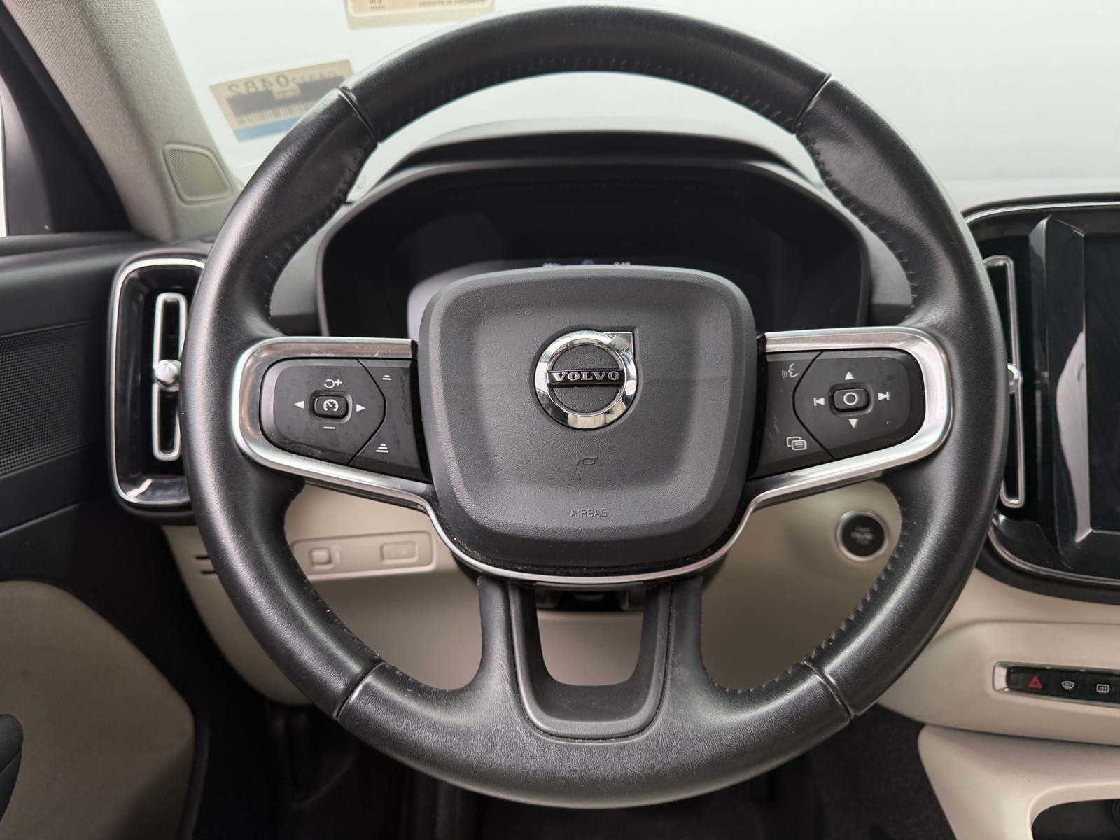 Thumbnail: 2020 Volvo XC40 - 4