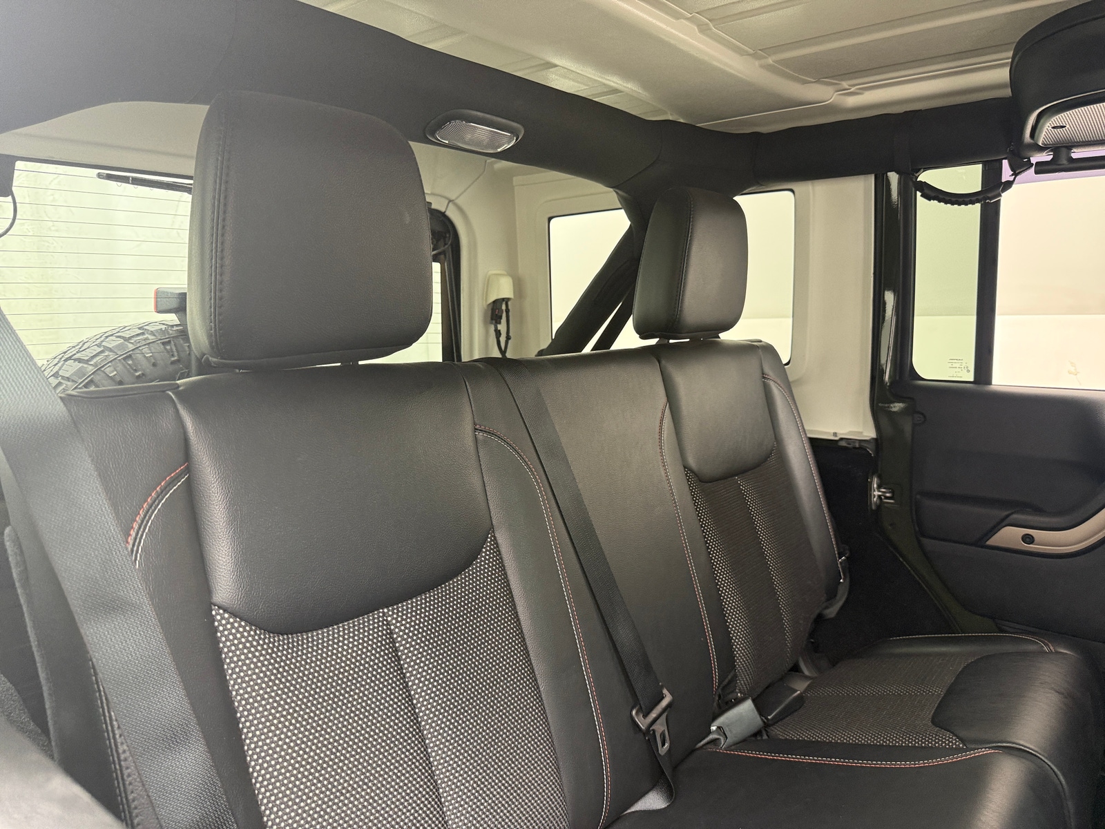 Thumbnail: 2016 Jeep Wrangler - 6
