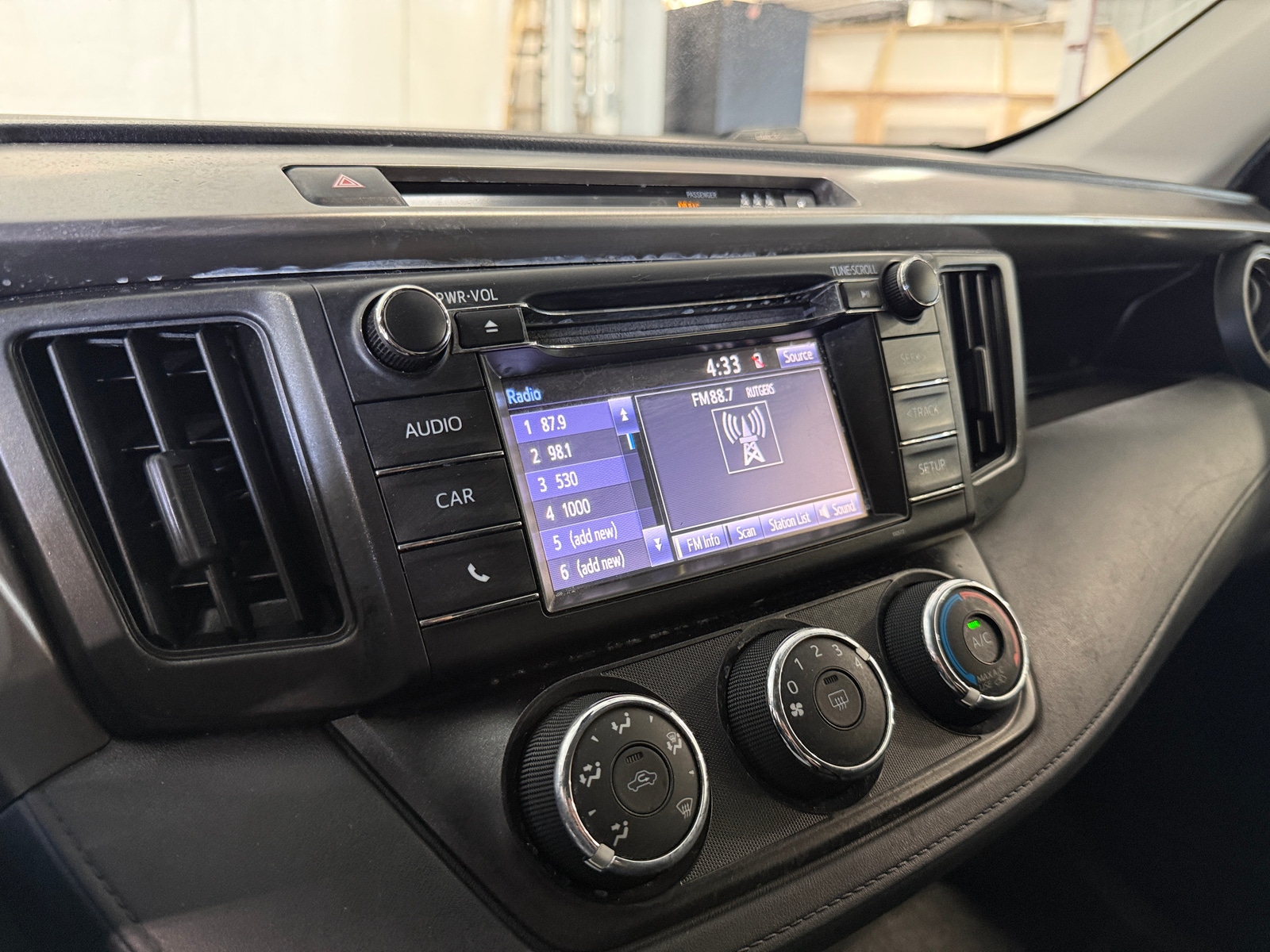 Thumbnail: 2018 Toyota RAV4 - 4