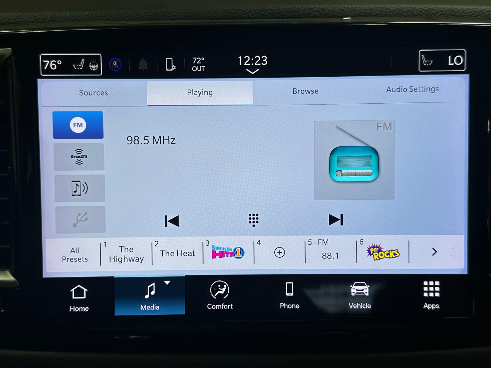 Thumbnail: 2024 Chrysler Pacifica - 3