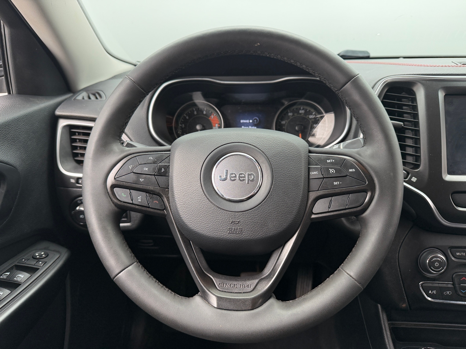 Thumbnail: 2022 Jeep Cherokee - 5