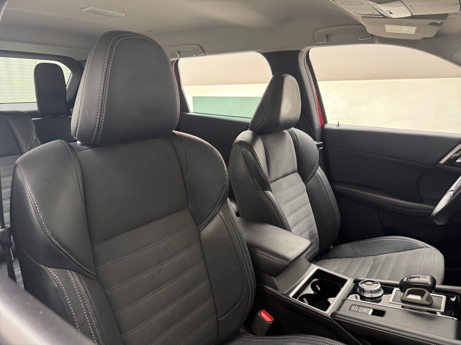 Thumbnail: 2023 Mitsubishi Outlander - 2
