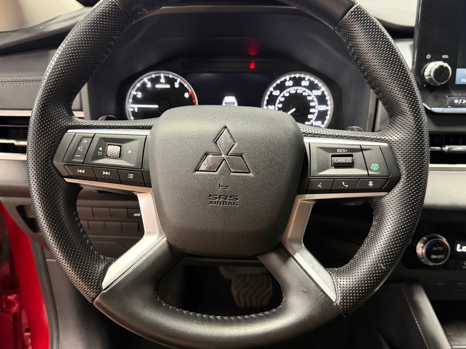 Thumbnail: 2023 Mitsubishi Outlander - 5