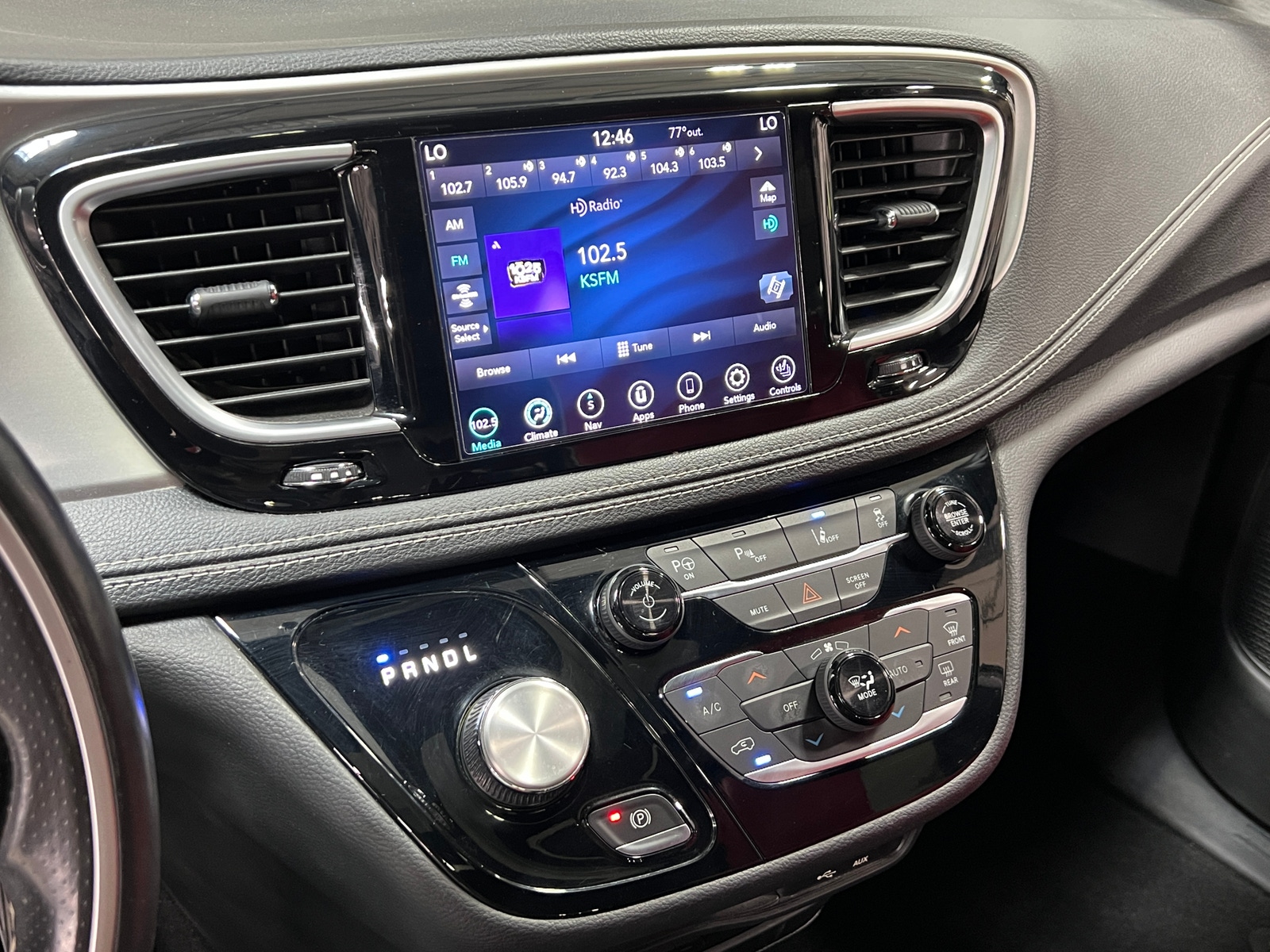 Thumbnail: 2020 Chrysler Pacifica - 3