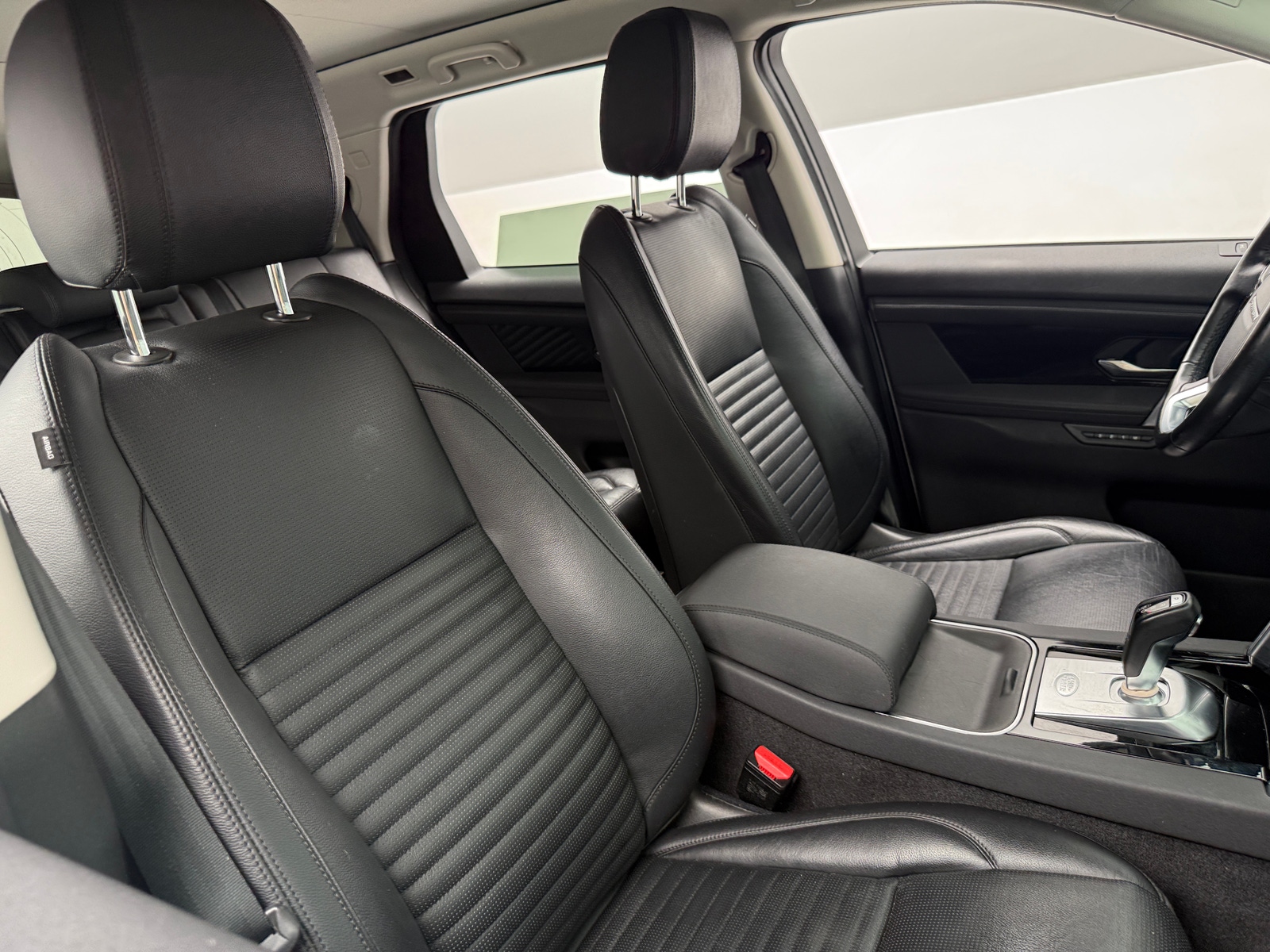 Thumbnail: 2020 Land Rover Discovery Sport - 2