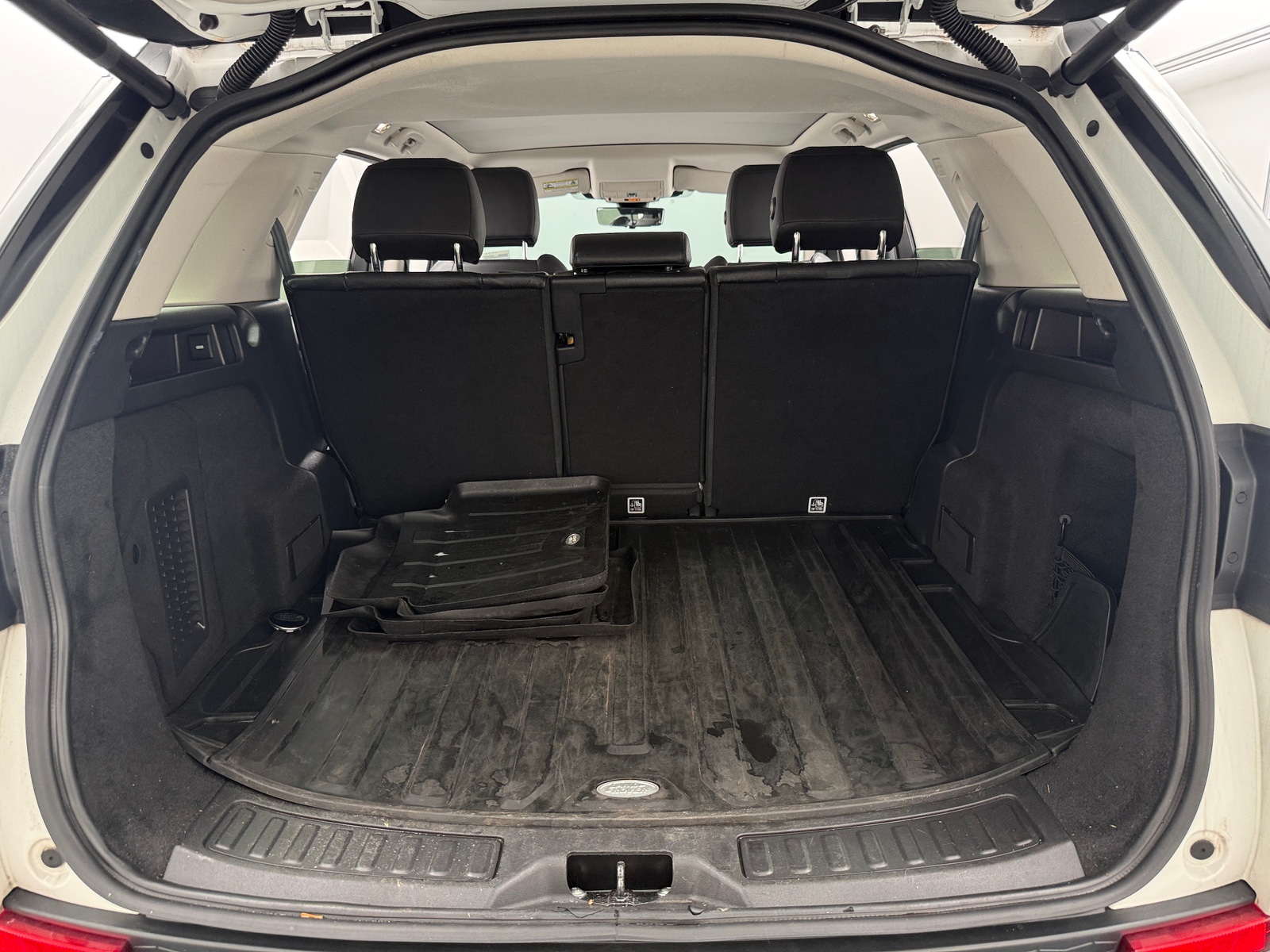Thumbnail: 2020 Land Rover Discovery Sport - 7