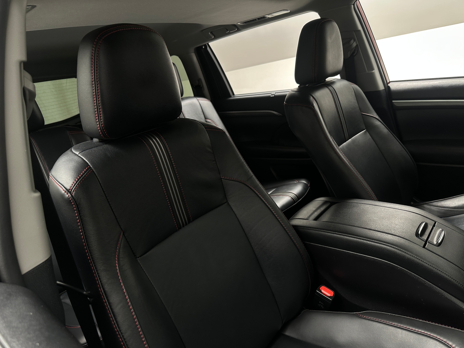 Thumbnail: 2019 Toyota Highlander - 2