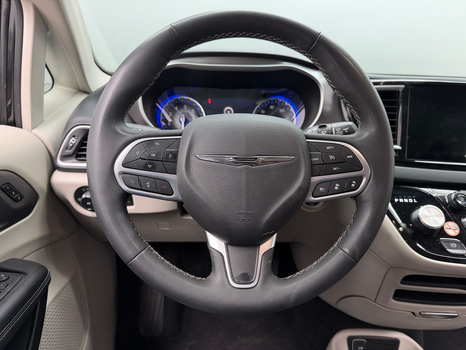 Thumbnail: 2023 Chrysler Pacifica - 4