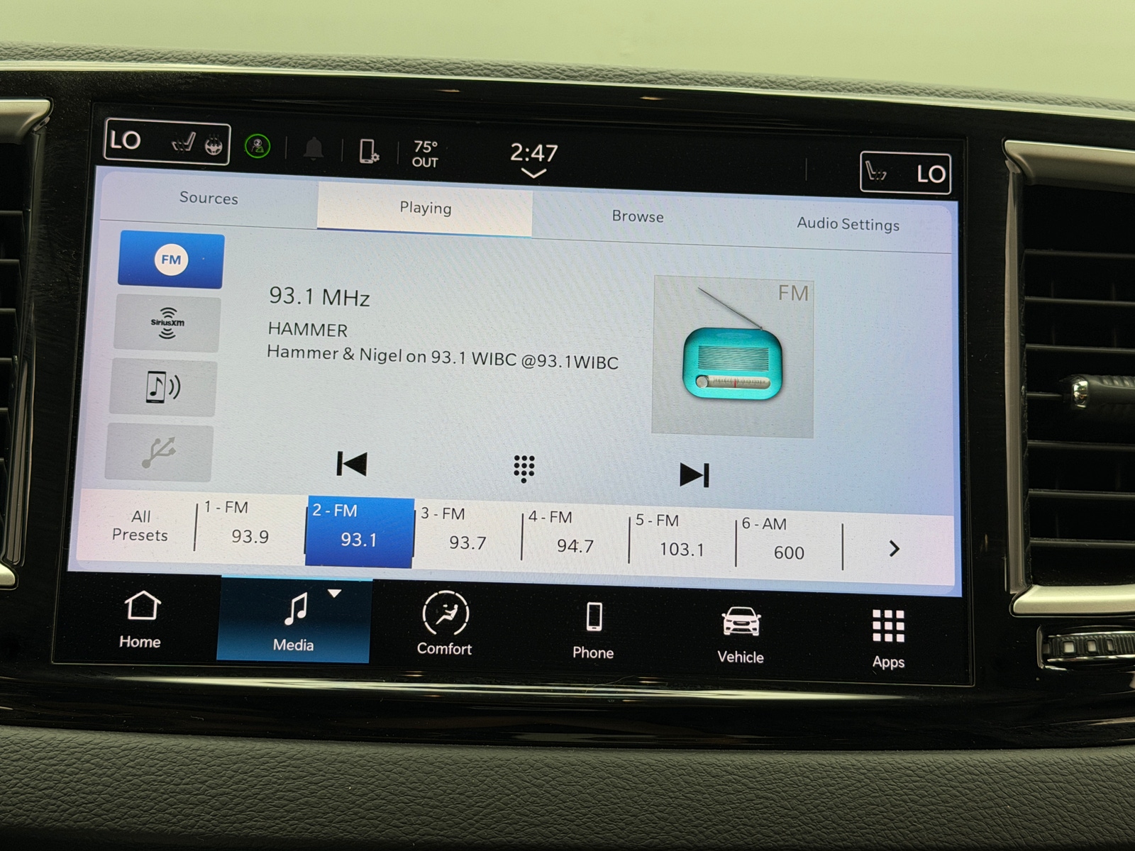 Thumbnail: 2023 Chrysler Pacifica - 3