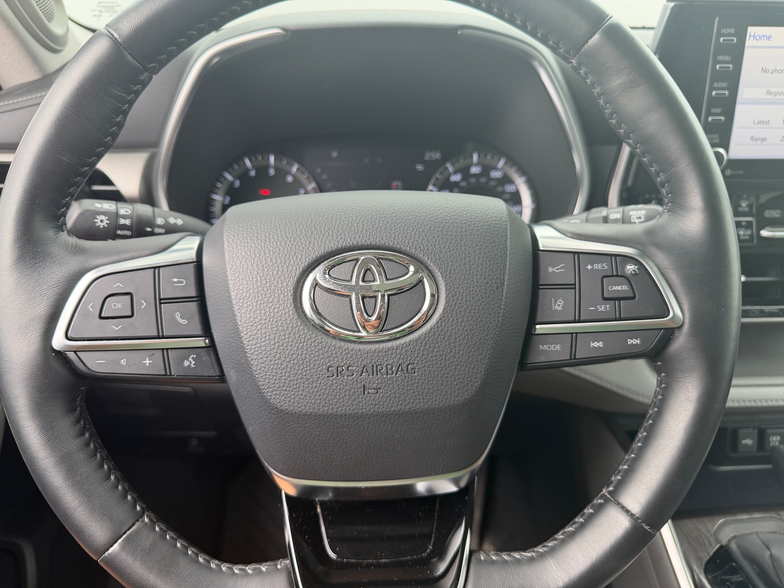 Thumbnail: 2020 Toyota Highlander - 4