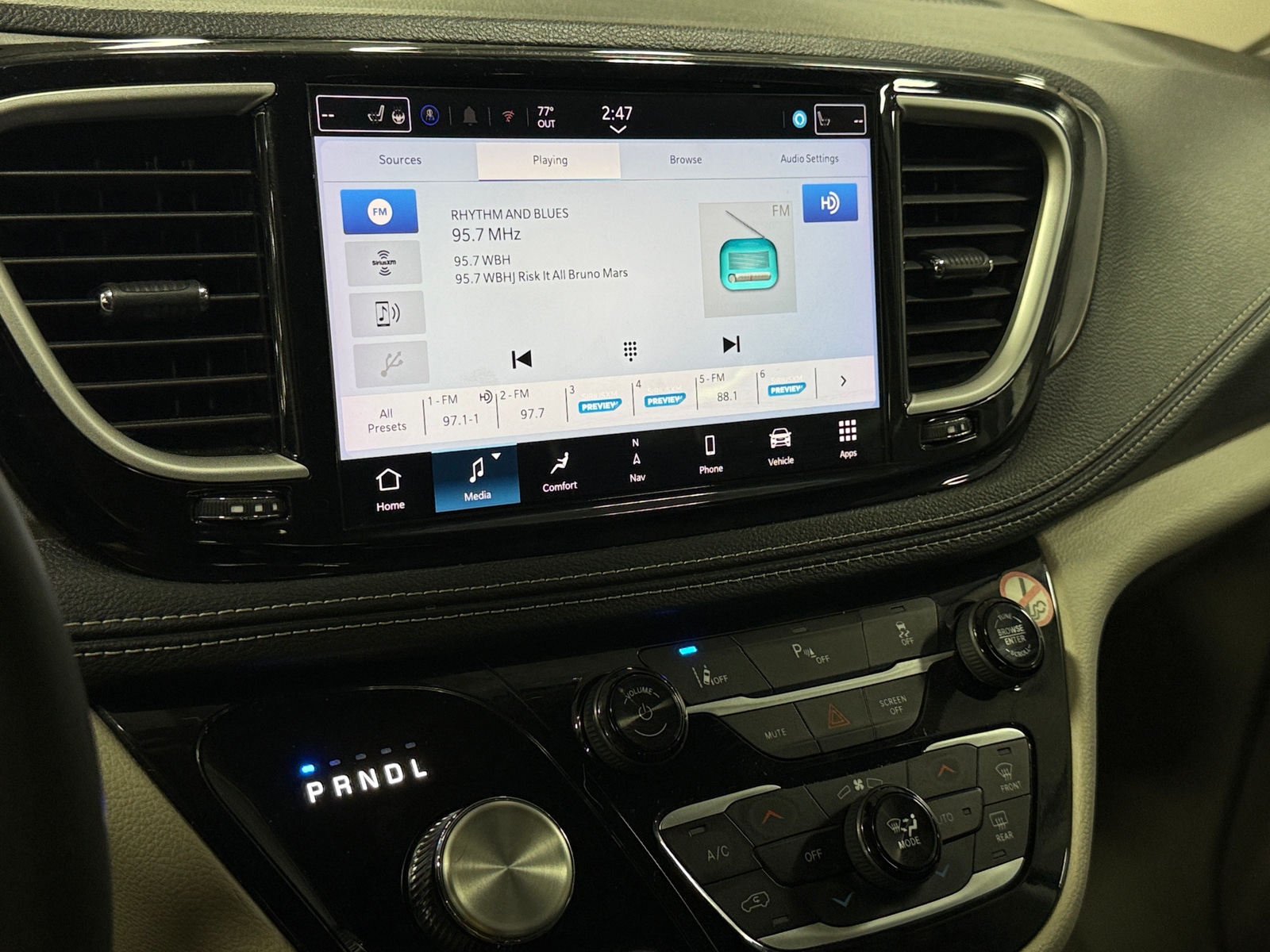 Thumbnail: 2024 Chrysler Pacifica - 3