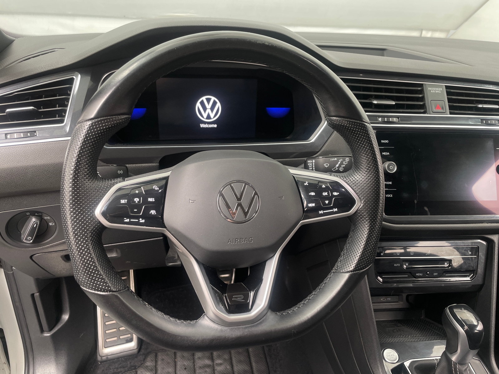 Thumbnail: 2022 Volkswagen Tiguan - 4