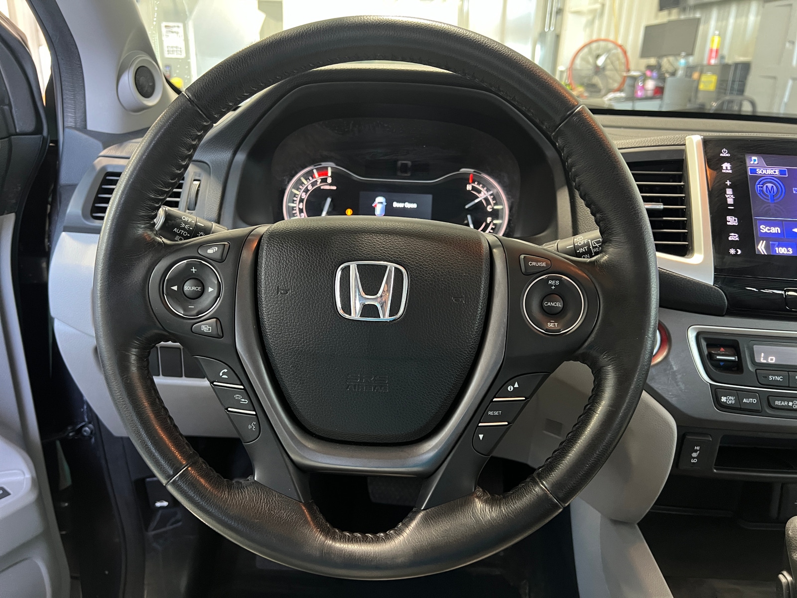 Thumbnail: 2017 Honda Pilot - 4