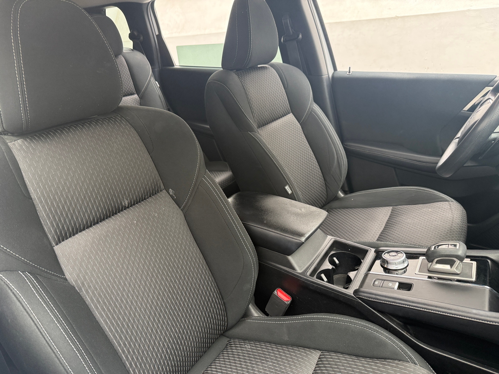 Thumbnail: 2022 Mitsubishi Outlander - 2