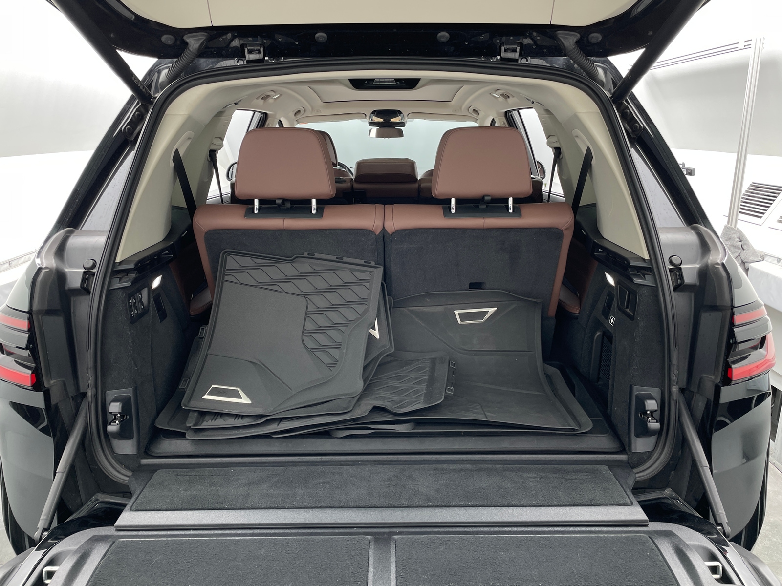 Thumbnail: 2023 BMW X7 - 6
