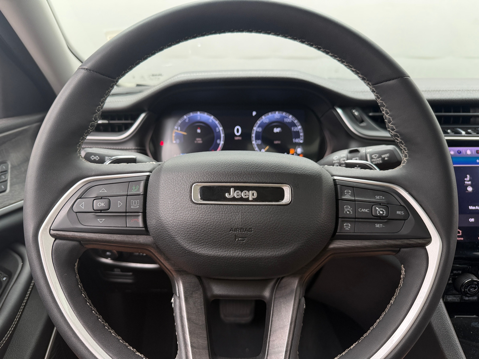 Thumbnail: 2024 Jeep Grand Cherokee L - 4
