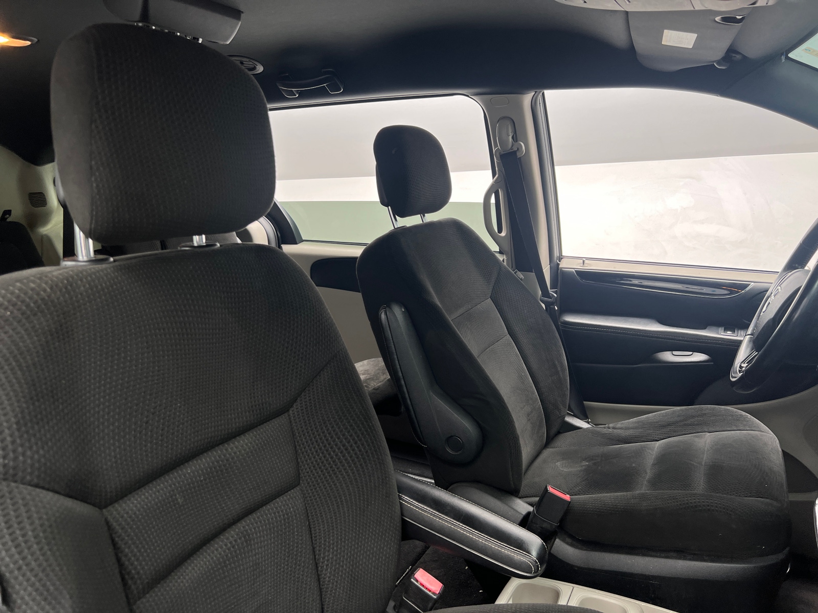 Thumbnail: 2016 Dodge Grand Caravan - 2