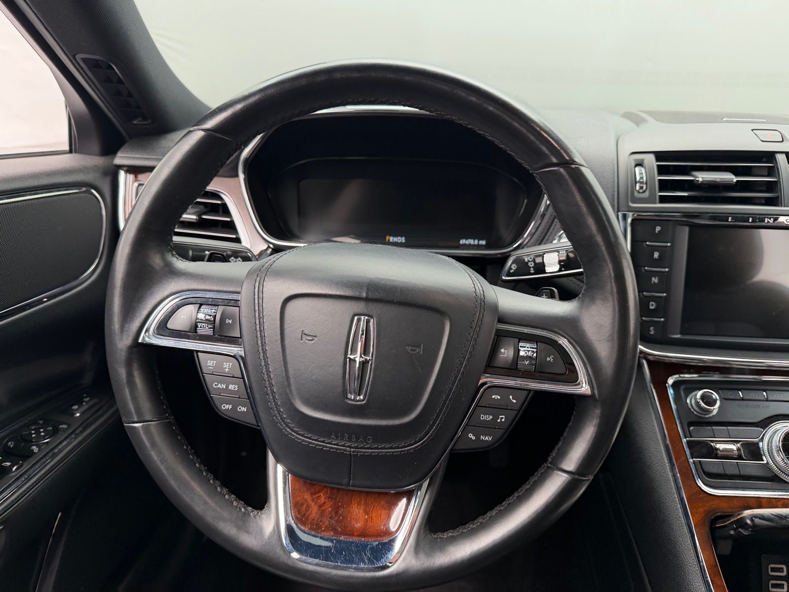 Thumbnail: 2017 Lincoln Continental - 4