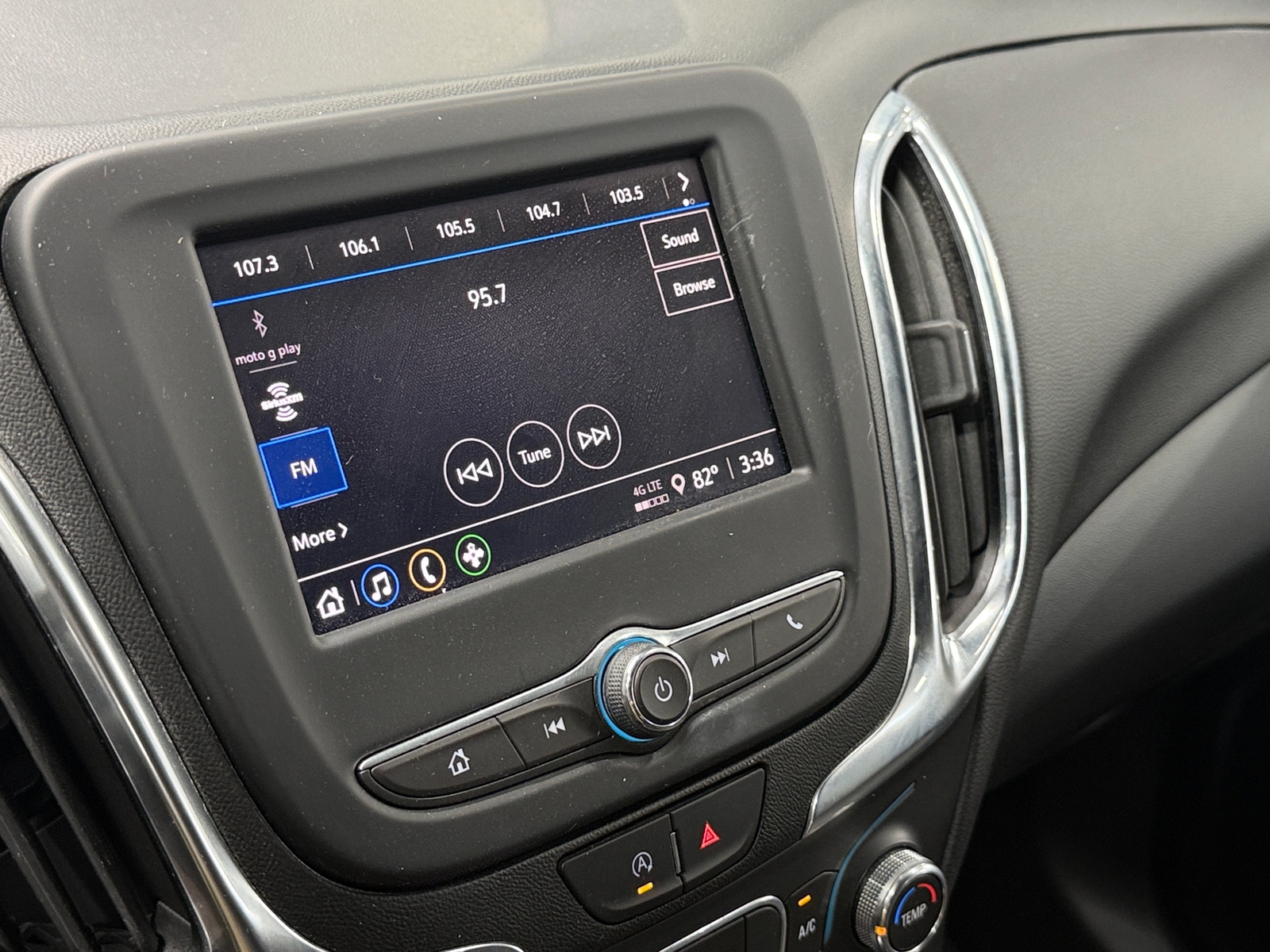Thumbnail: 2022 Chevrolet Equinox - 4