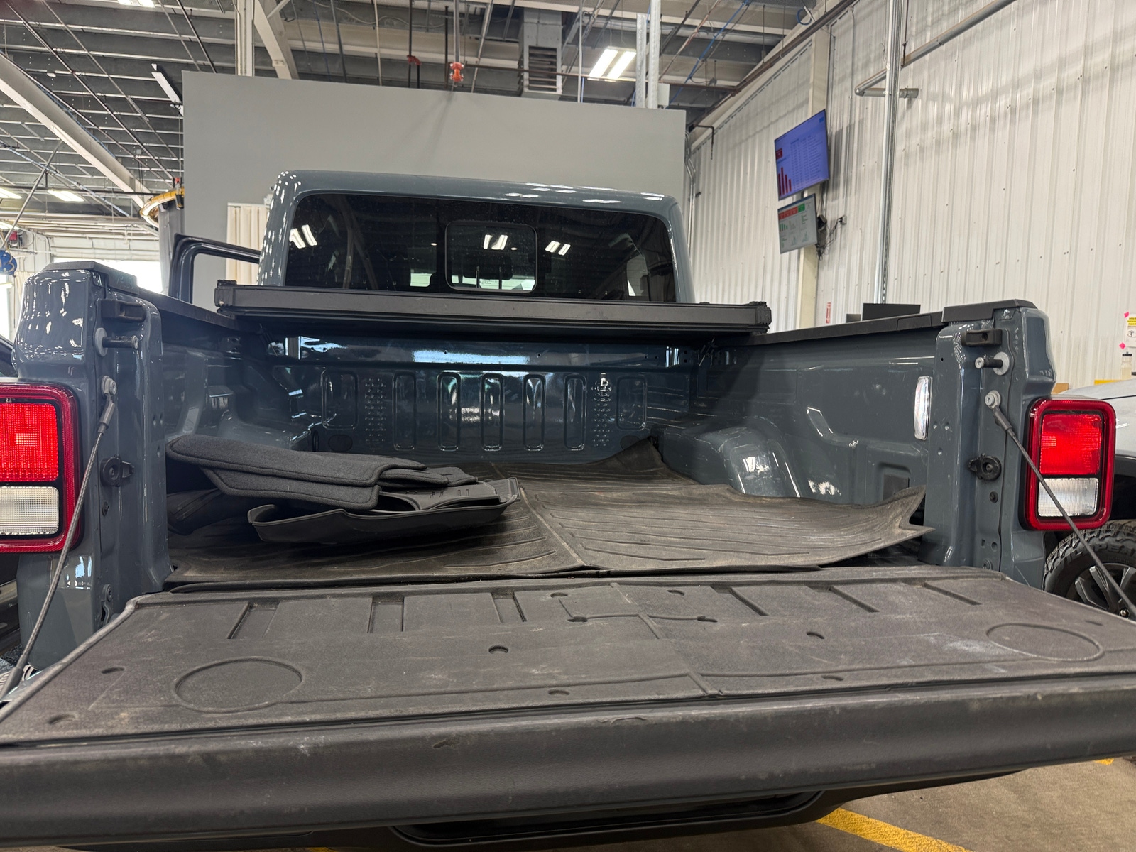 Thumbnail: 2024 Jeep Gladiator - 7