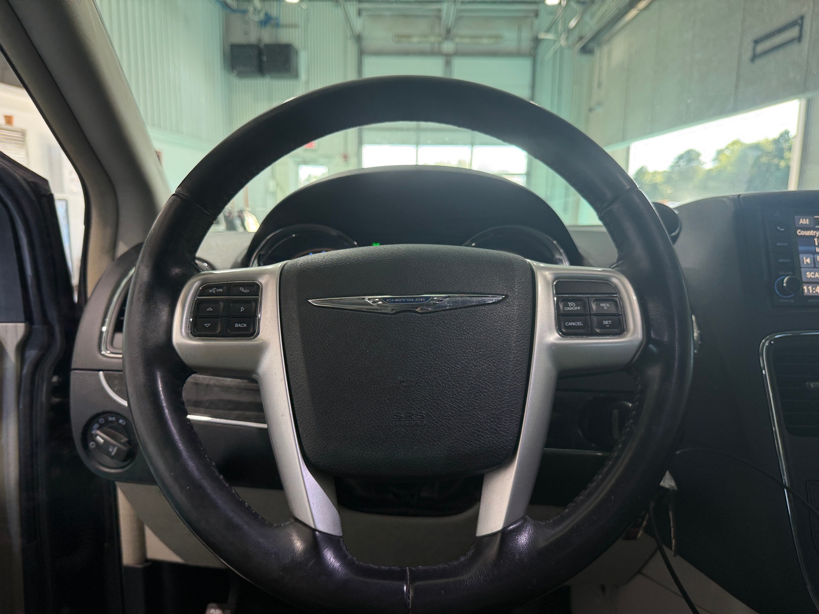 Thumbnail: 2016 Chrysler Town & Country - 4