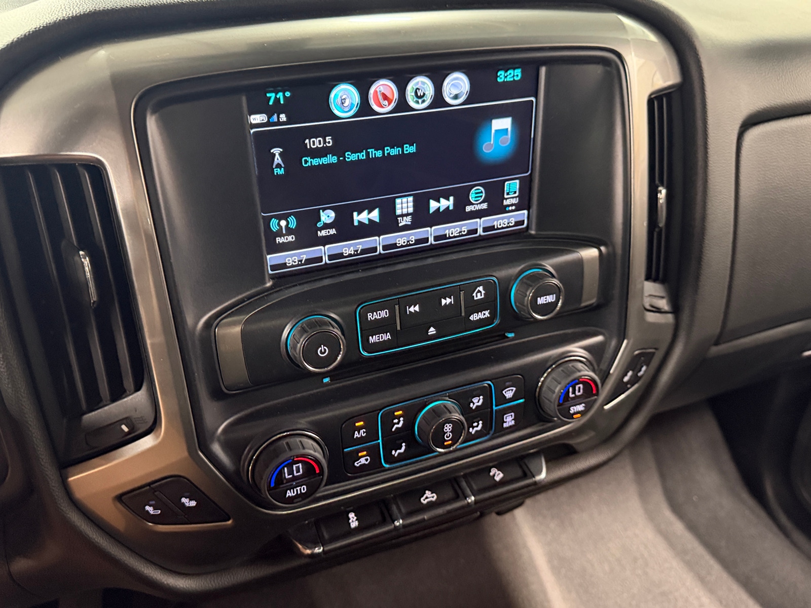 Thumbnail: 2019 Chevrolet Silverado 1500 - 4
