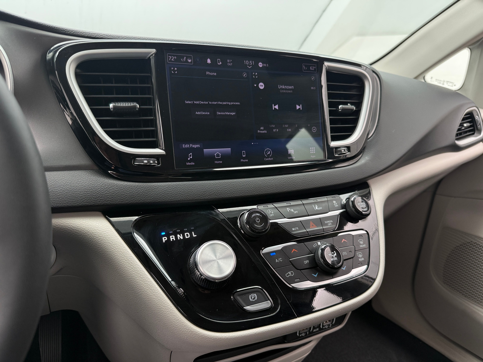 Thumbnail: 2024 Chrysler Pacifica - 3