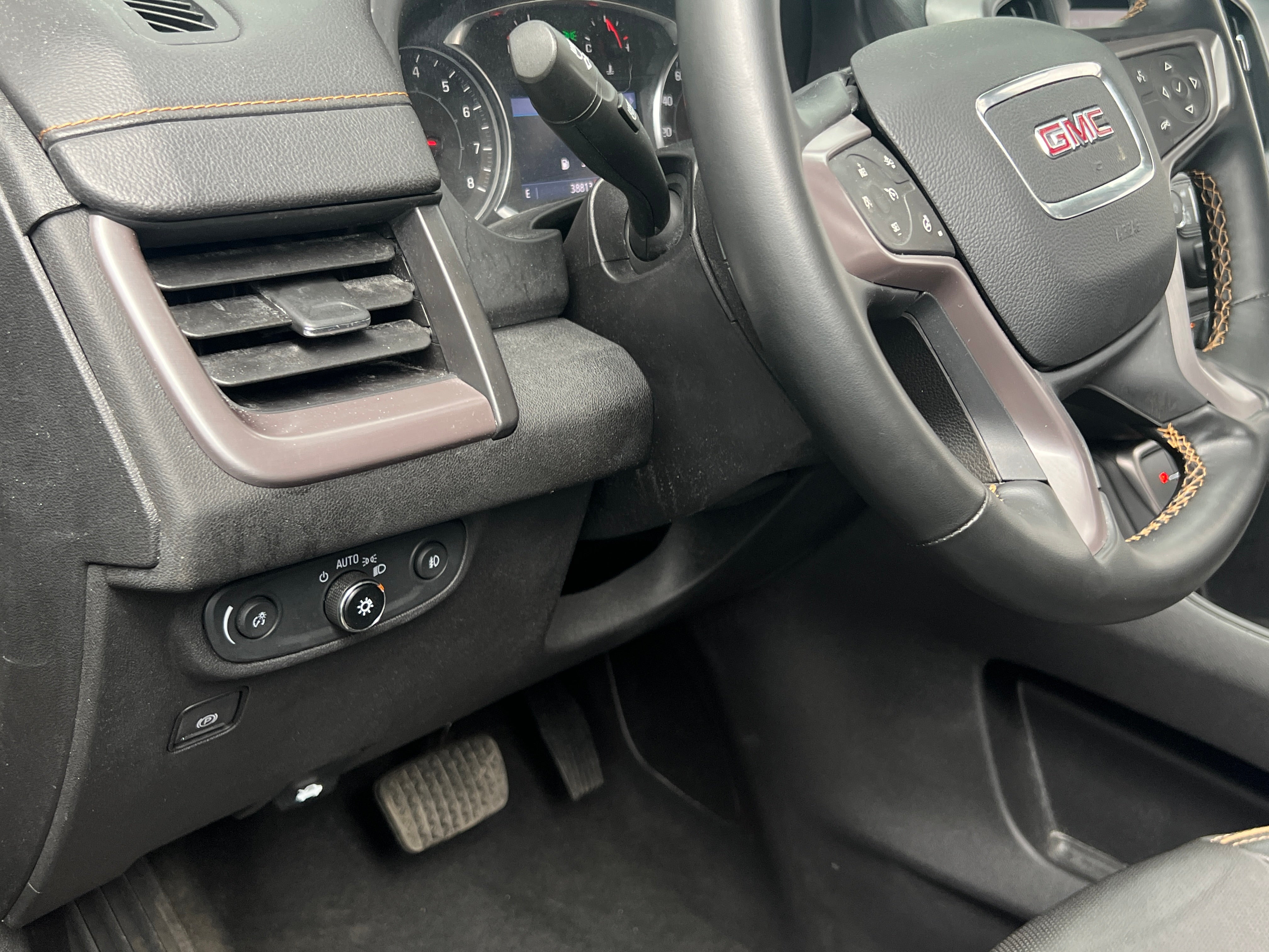 2023 GMC Terrain AT4 - Photo 5