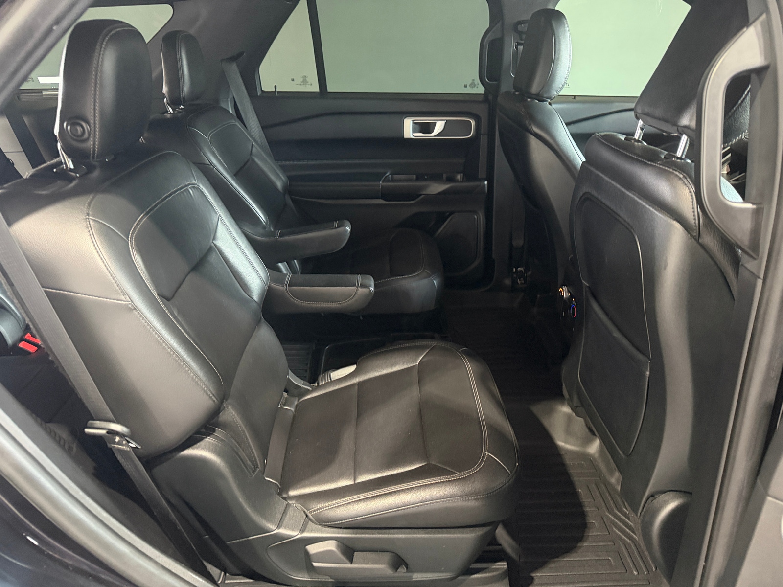 Thumbnail: 2020 Ford Explorer - 5
