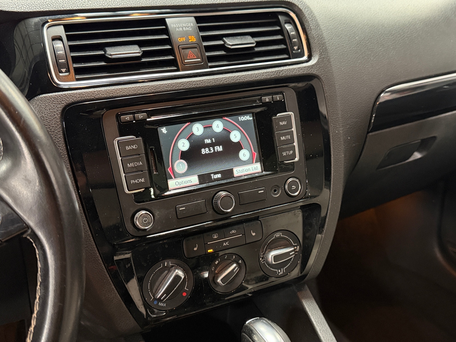 Thumbnail: 2015 Volkswagen Jetta - 4