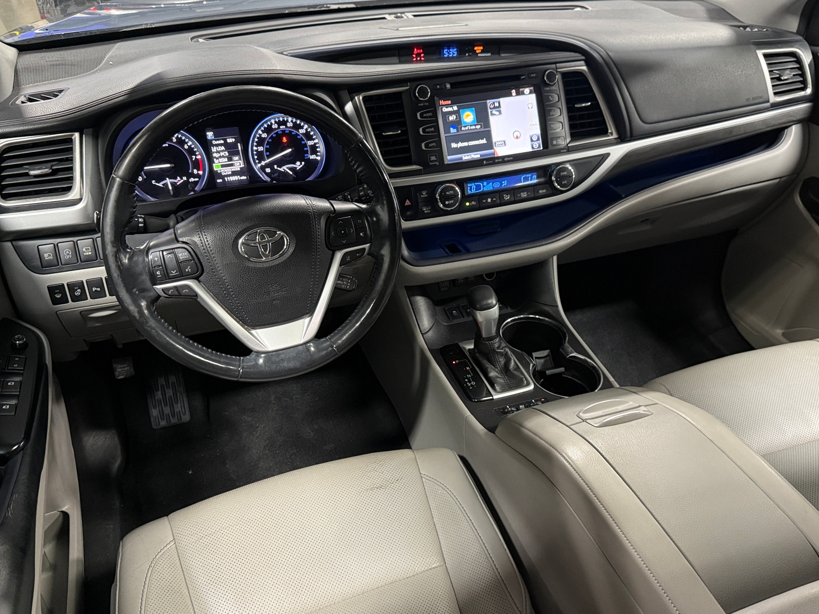 Thumbnail: 2018 Toyota Highlander - 2