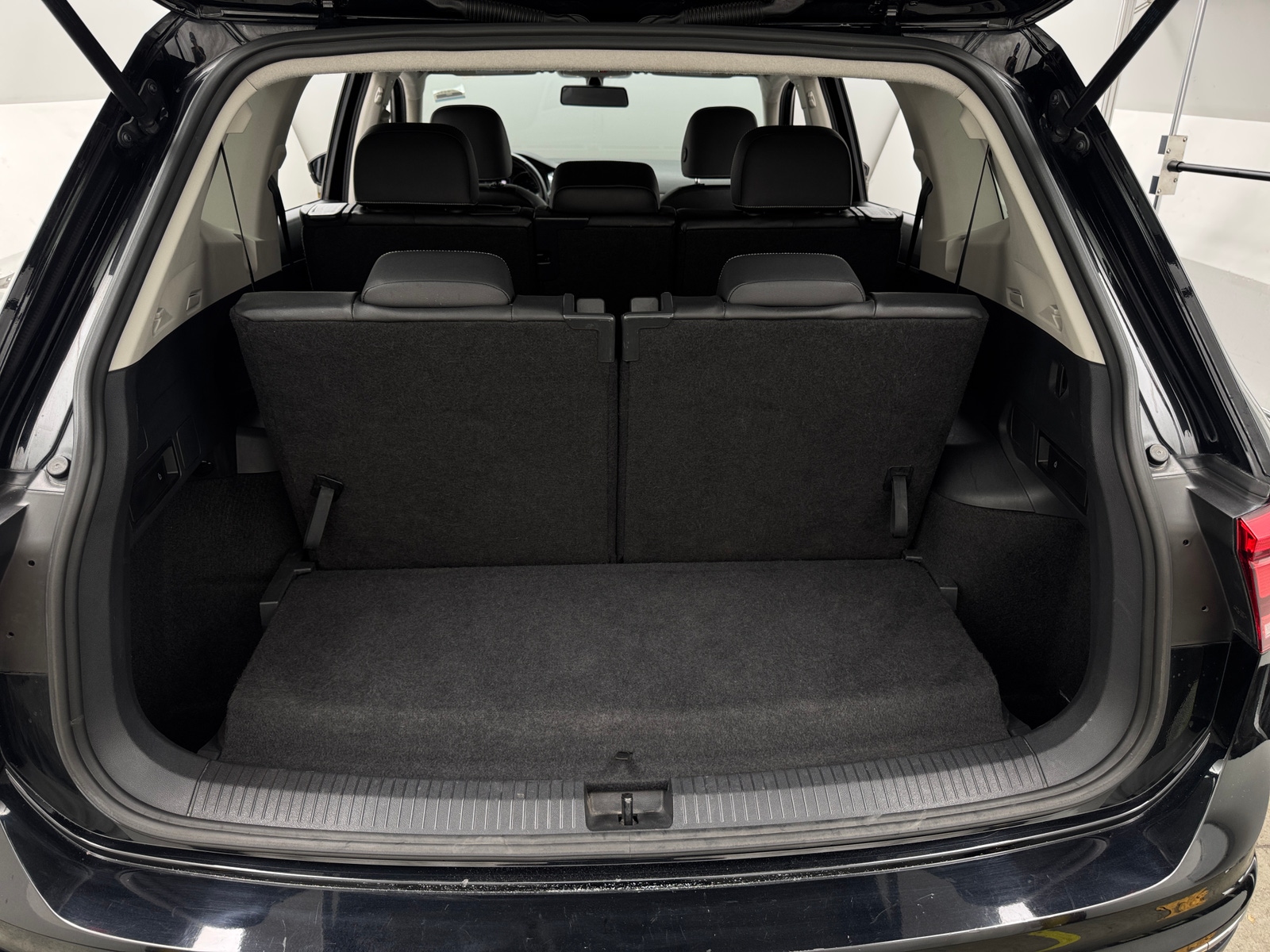 Thumbnail: 2021 Volkswagen Tiguan - 7