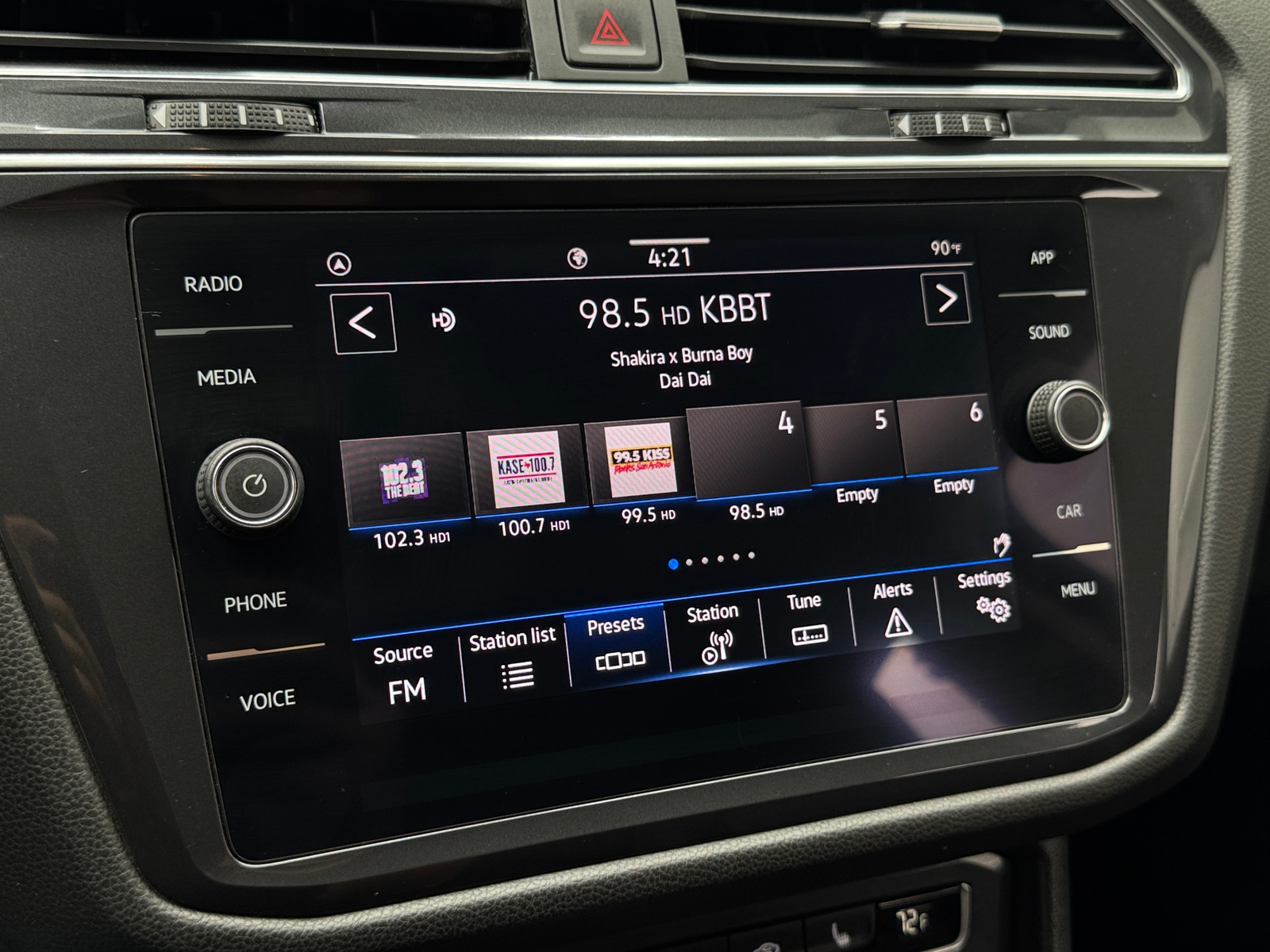 Thumbnail: 2021 Volkswagen Tiguan - 4