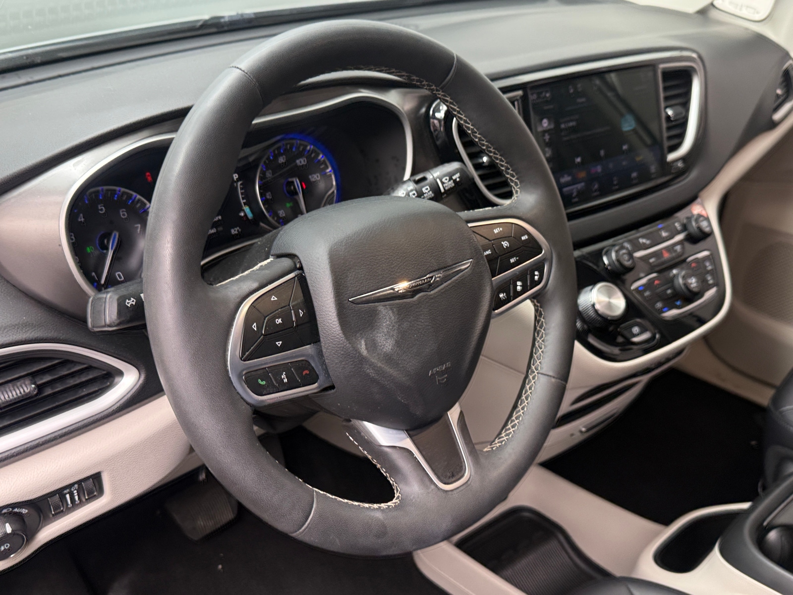 Thumbnail: 2024 Chrysler Pacifica - 4