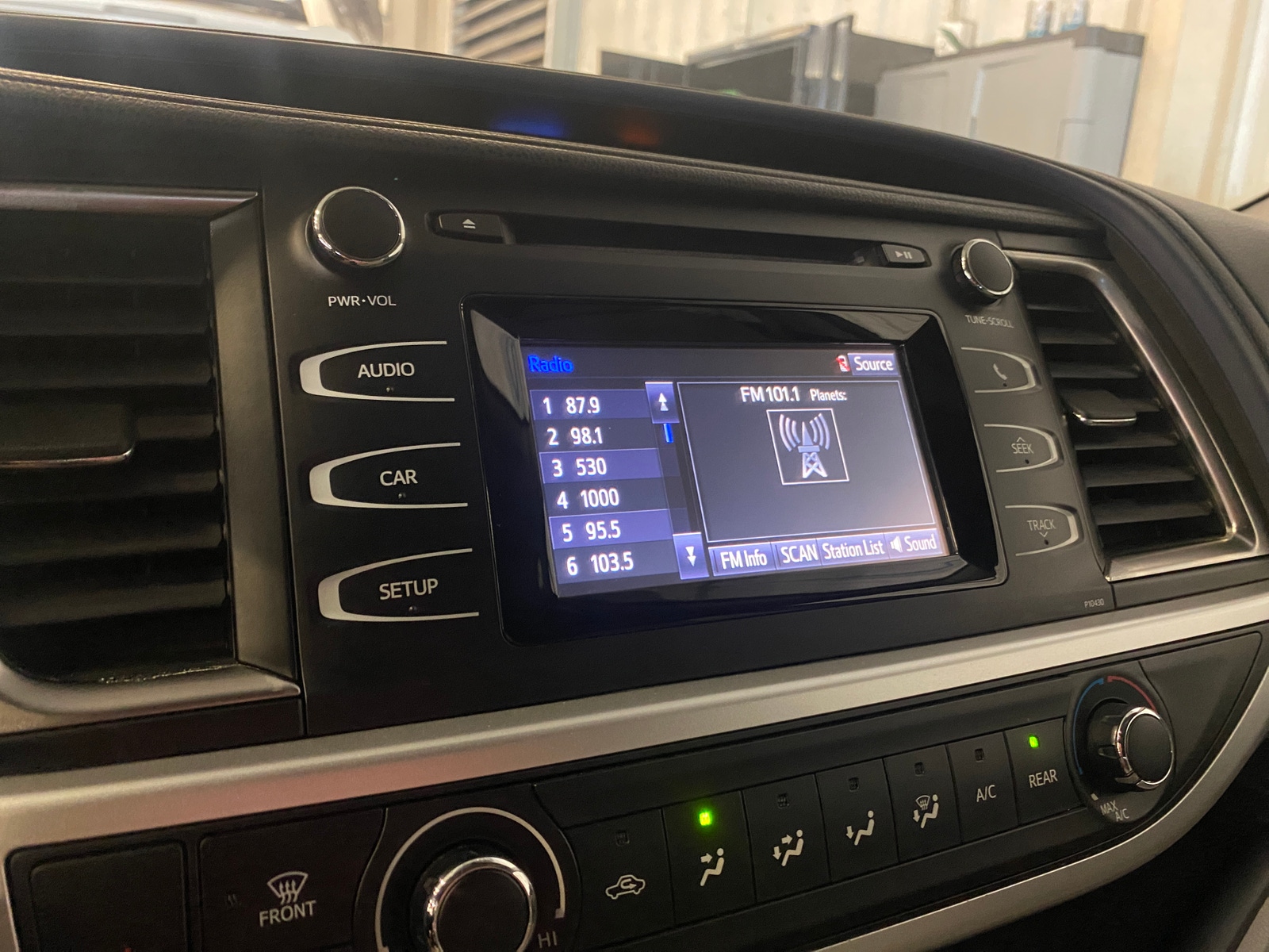 Thumbnail: 2015 Toyota Highlander - 4