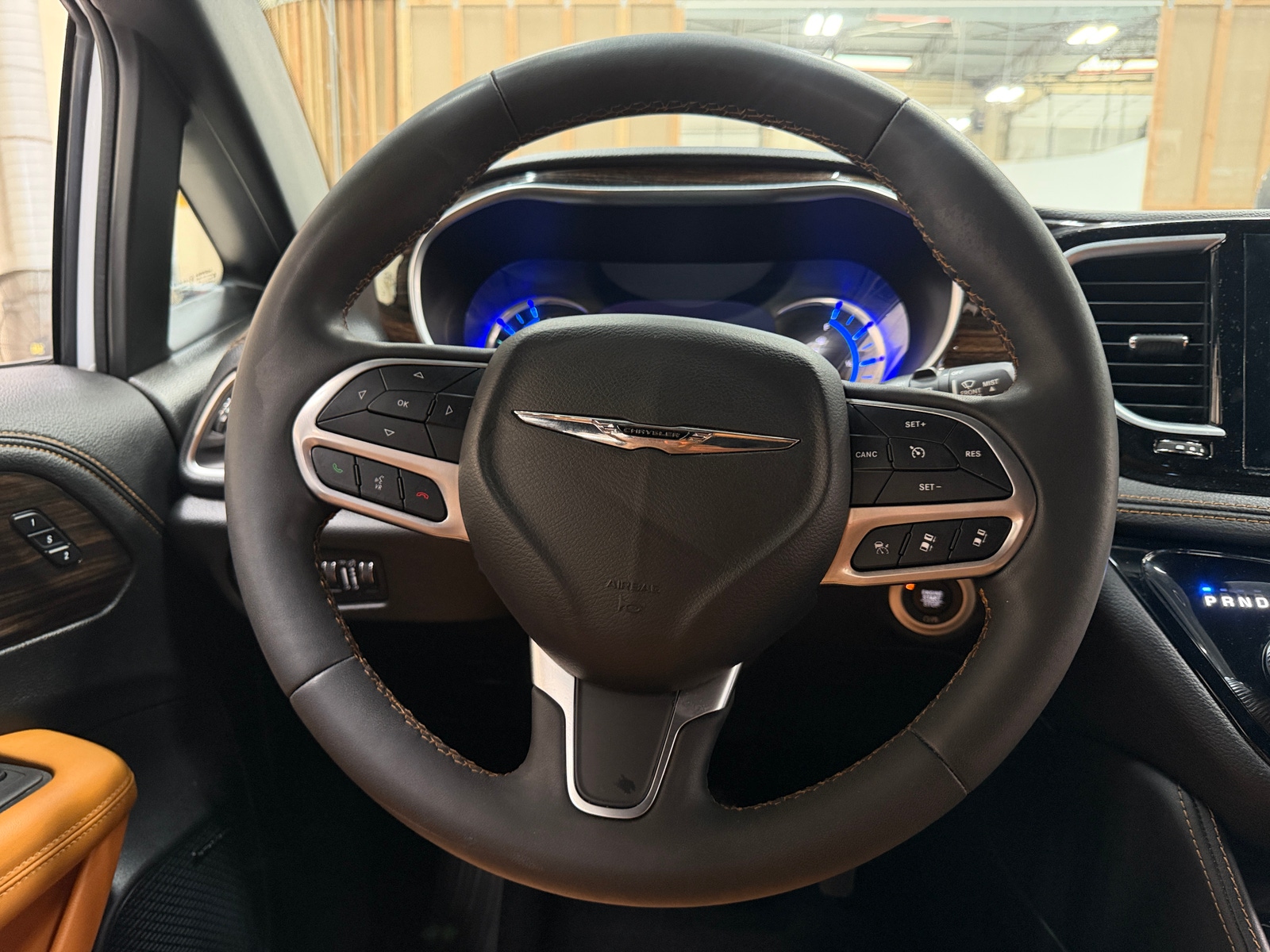 Thumbnail: 2023 Chrysler Pacifica - 4