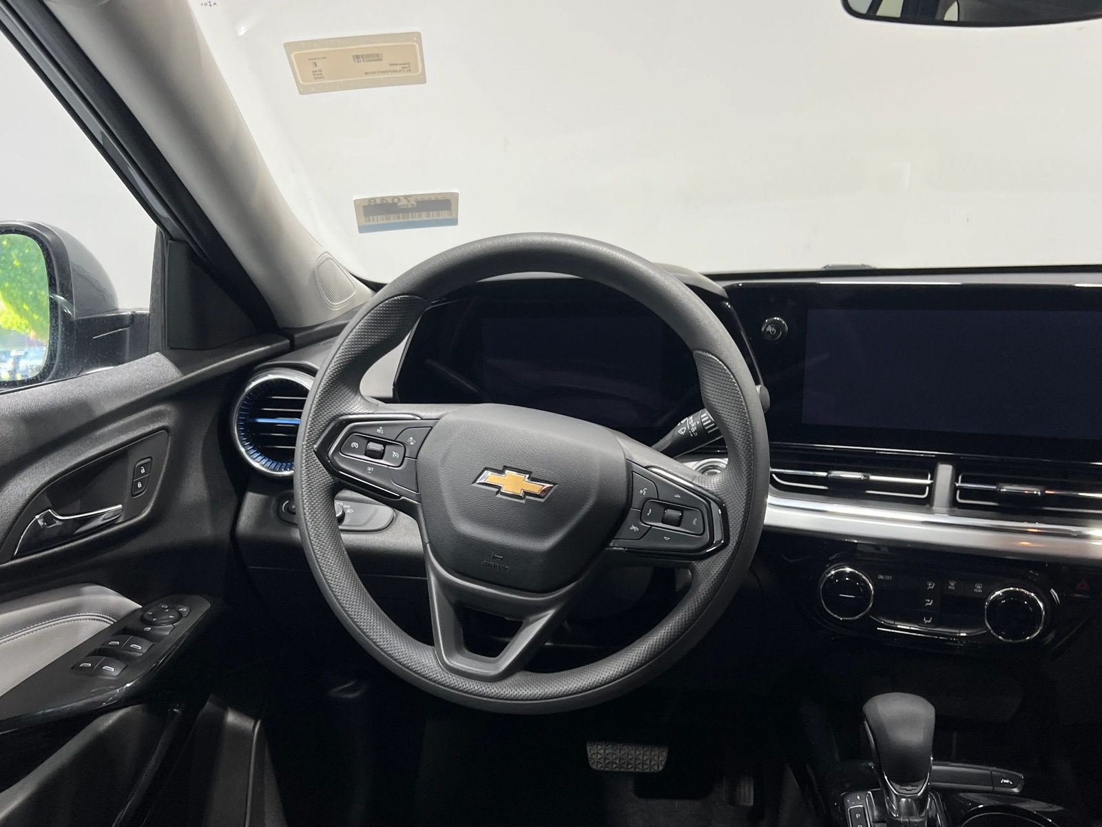 Thumbnail: 2025 Chevrolet Trax - 4