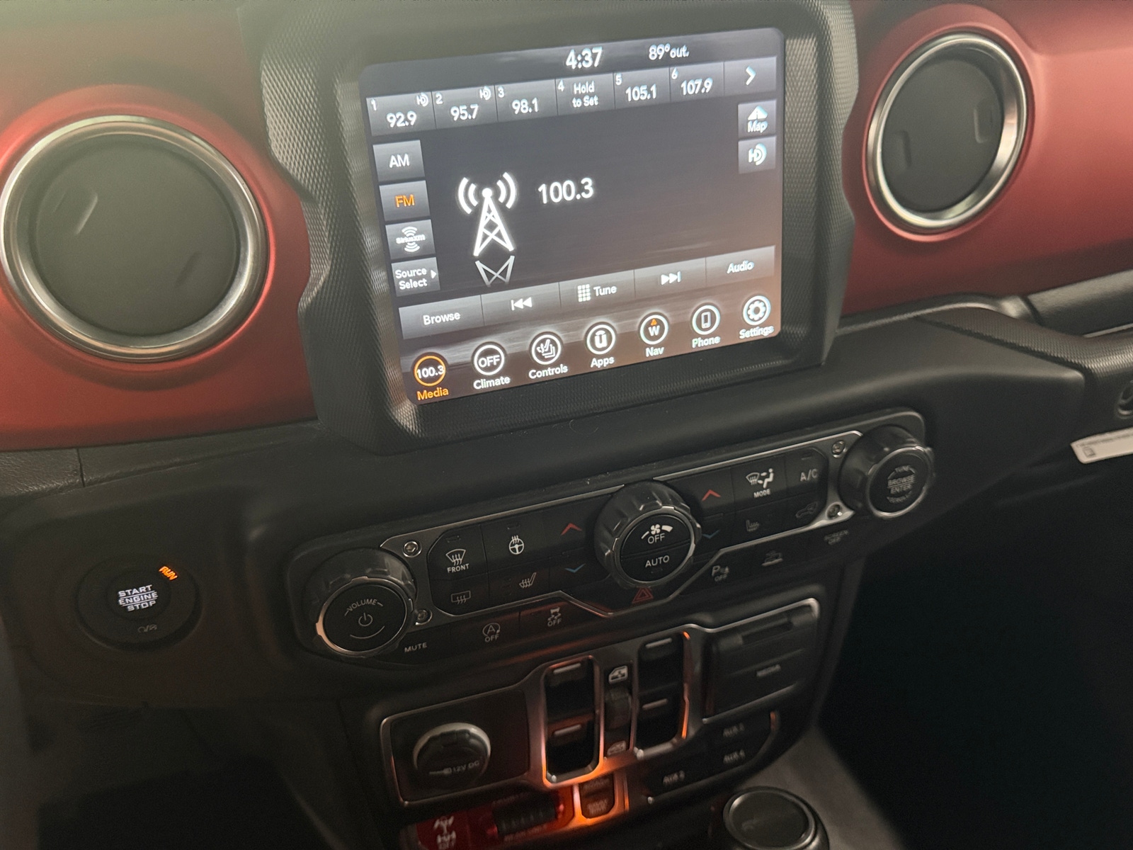 Thumbnail: 2021 Jeep Gladiator - 3