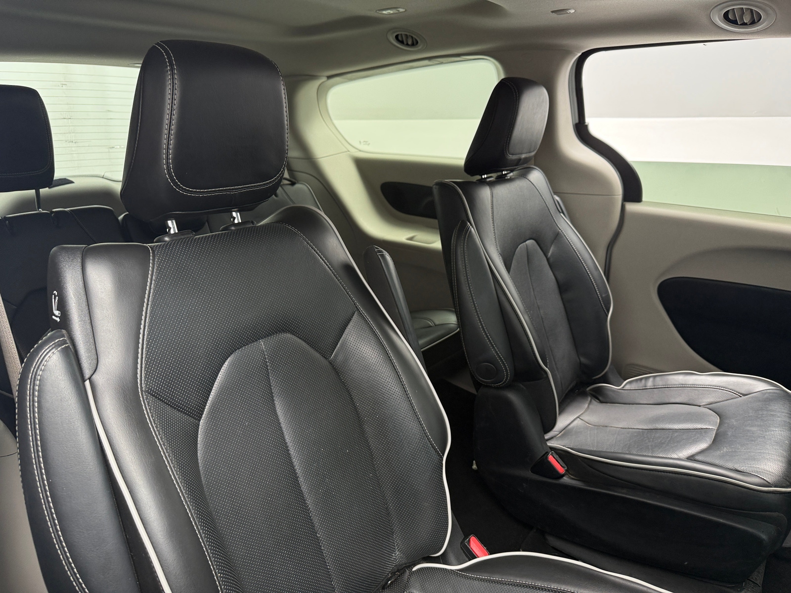 Thumbnail: 2023 Chrysler Pacifica - 5