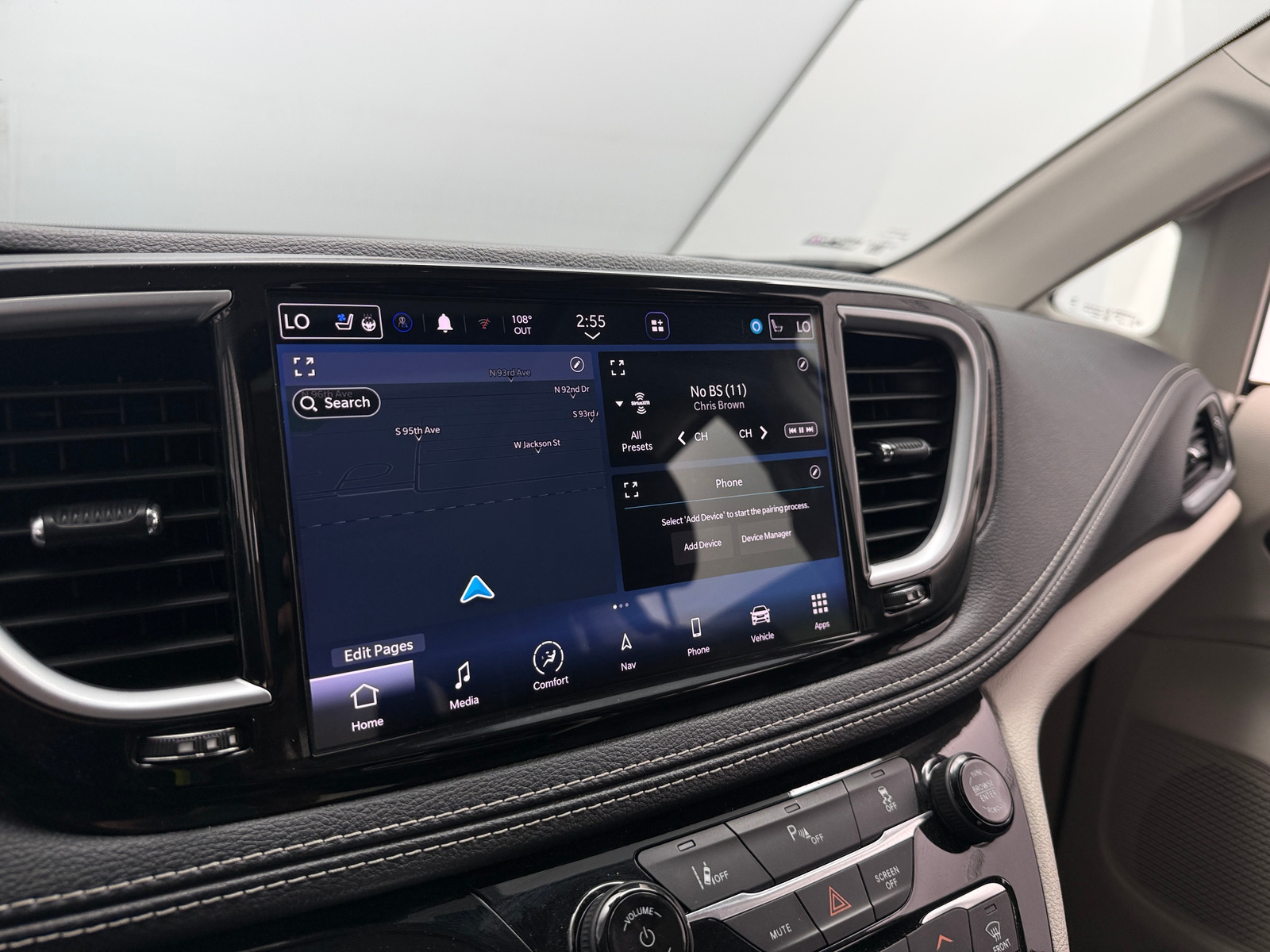 Thumbnail: 2023 Chrysler Pacifica - 3