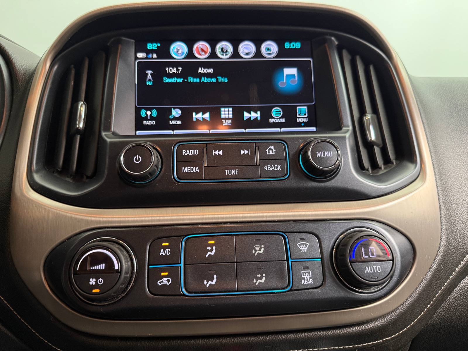 Thumbnail: 2018 GMC Canyon - 3