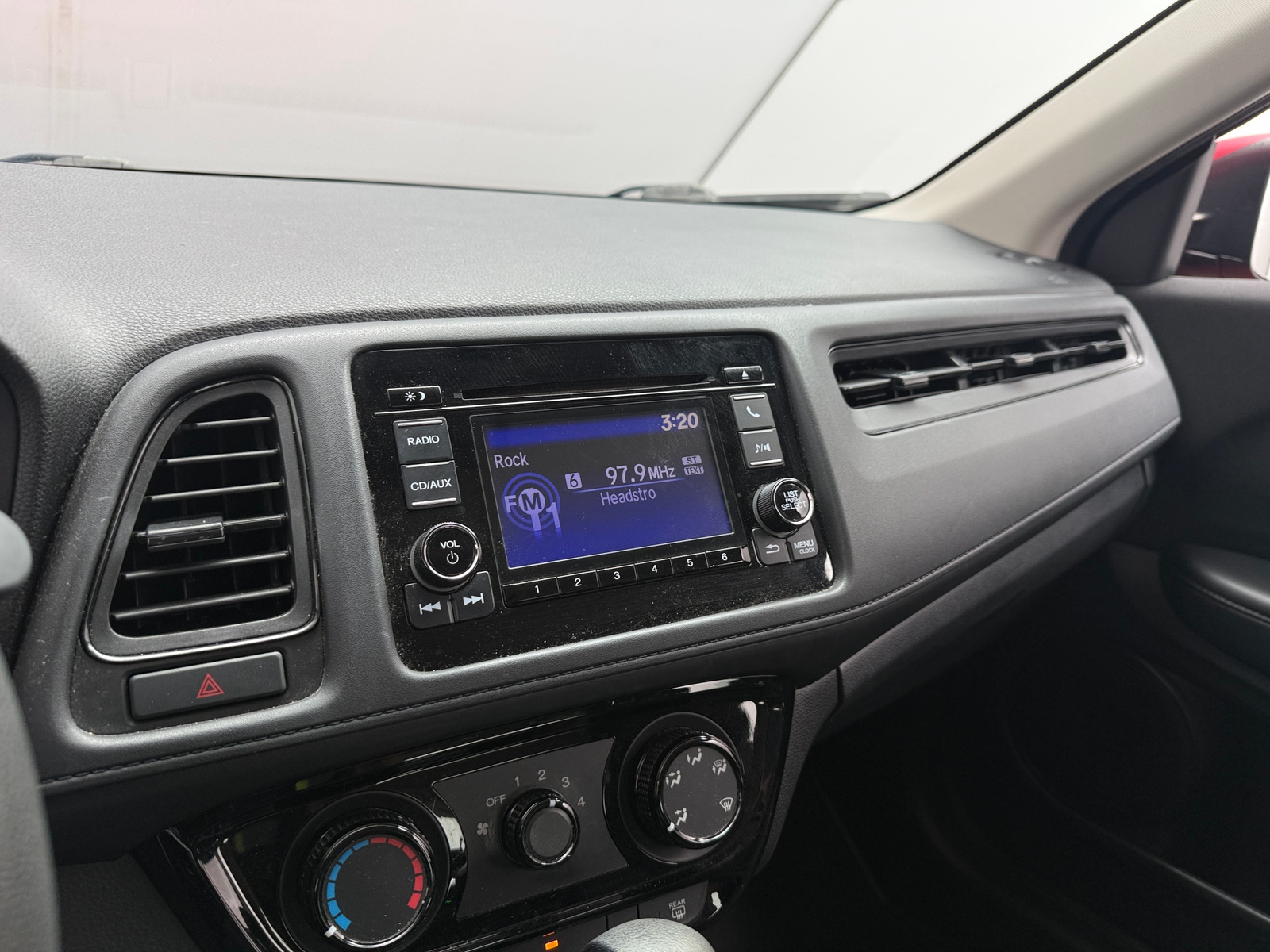 Thumbnail: 2016 Honda HR-V - 4