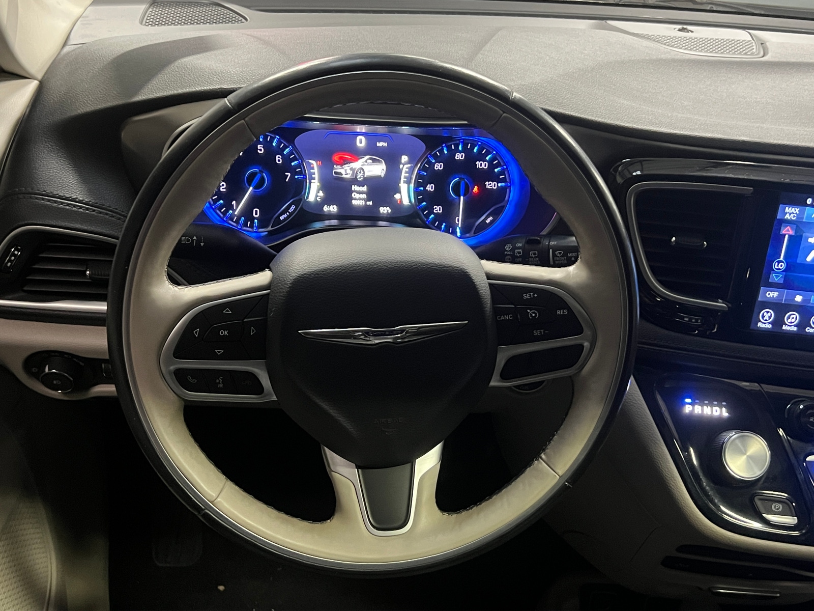Thumbnail: 2017 Chrysler Pacifica - 4