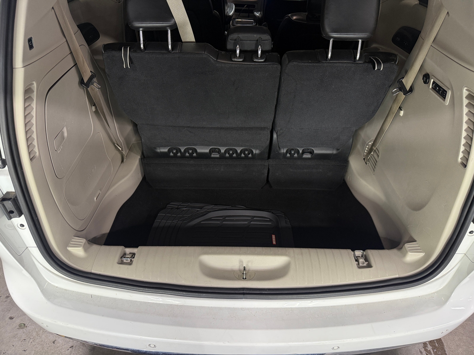 Thumbnail: 2017 Chrysler Pacifica - 6