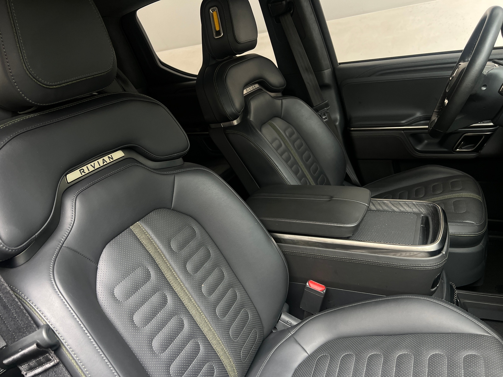 Thumbnail: 2023 Rivian R1T - 2
