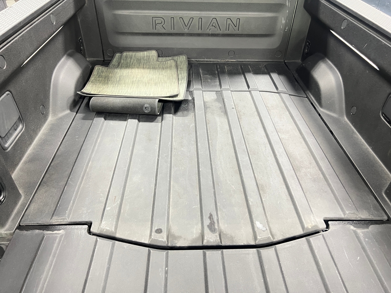 Thumbnail: 2023 Rivian R1T - 7